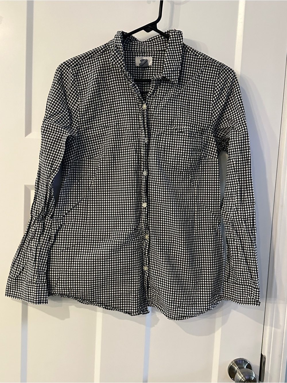 Old navy women’s buttons down dress shirt size medium black and white gingham